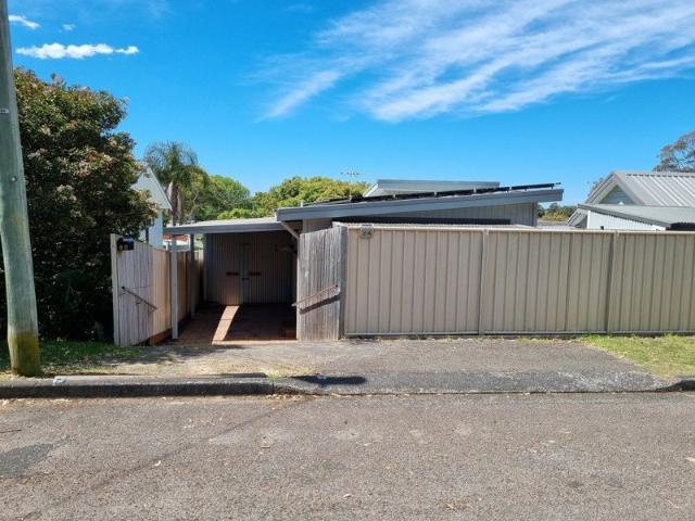 House for rent in Halekulani, Budgewoi