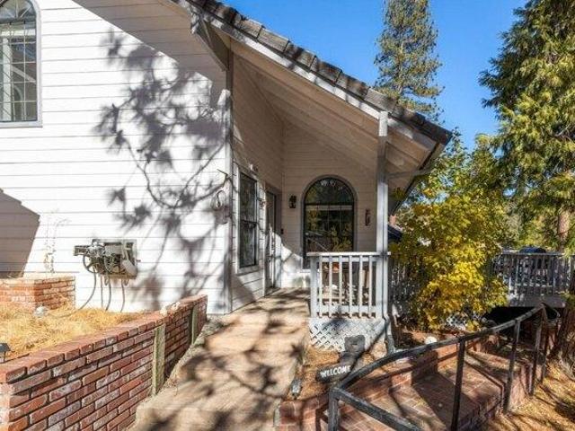 House for sale in Bass Lake
