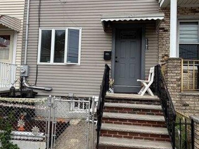 House for sale in Hudson, New Jersey