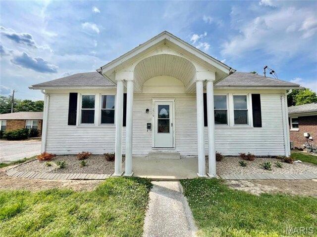 House for sale in Belleville, Illinois
