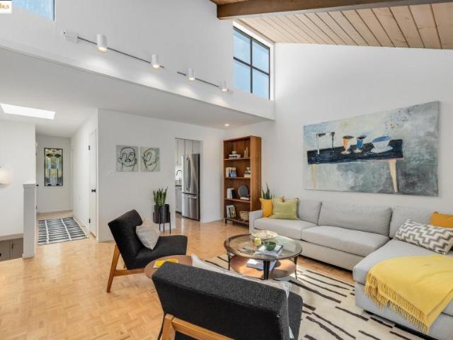 Condo for sale in Berkeley