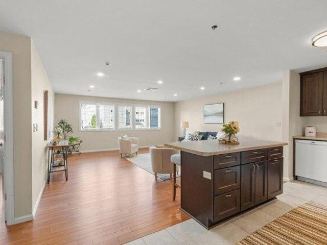 Condo for sale in North Beverly, Beverly