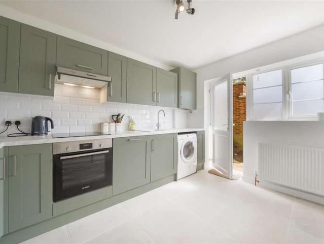 Apartment for sale in West Finchley, Greater London
