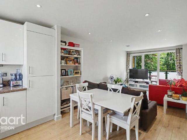 Flat for sale in London Borough of Croydon, Greater London