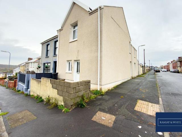Flat for sale in Briton Ferry