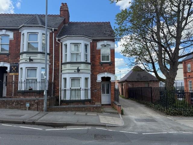 Flat for sale in Rodbourne, Swindon
