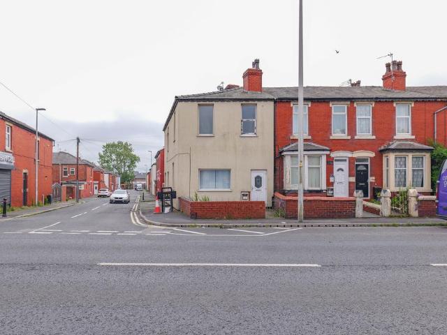 Flat for sale in Queenstown, Blackpool