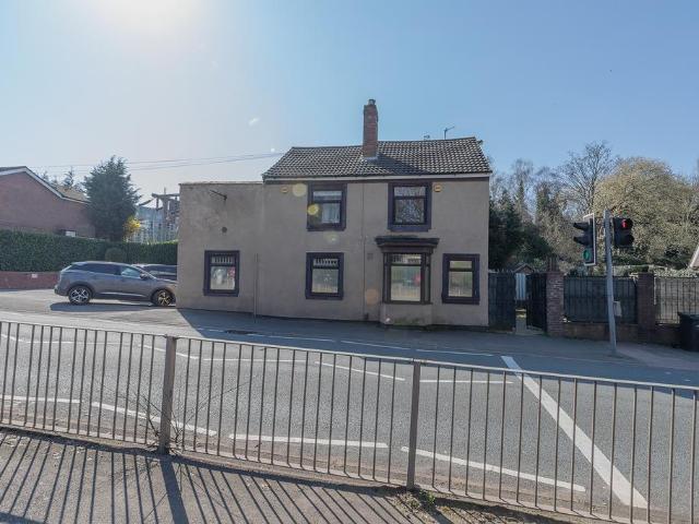 Flat for sale in Halesowen, West Midlands