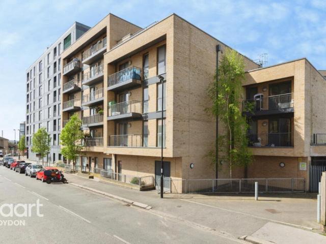 Flat for sale in London Borough of Croydon, Thornton Heath