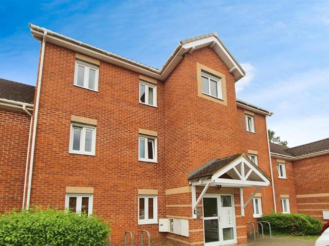Flat for sale in Britwell, Slough