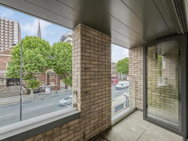 Flat for sale in Hammersmith, Greater London