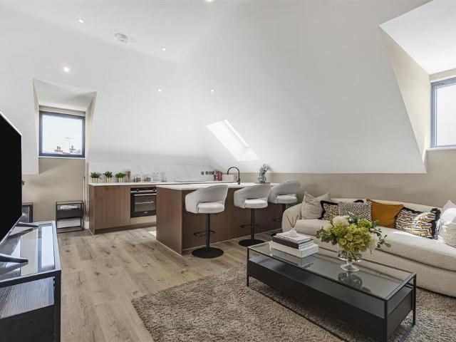 Flat for sale in Streatham, Greater London