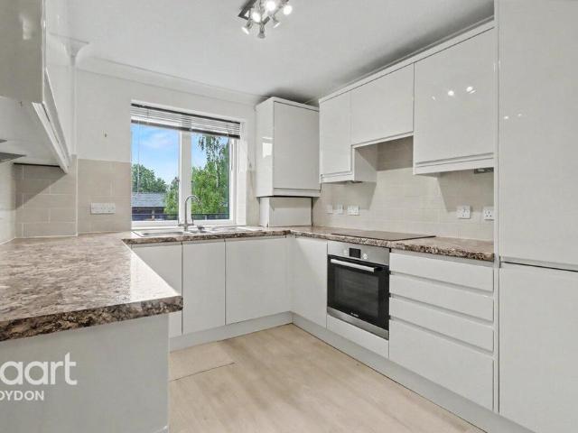 Flat for sale in London Borough of Croydon, Selhurst