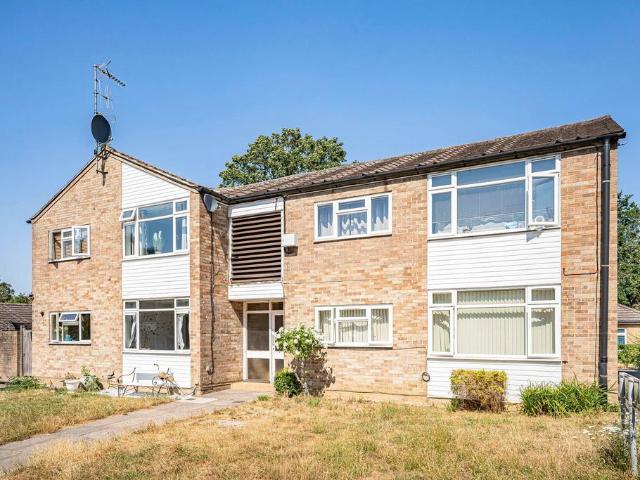 Flat for sale in Pachesham Park, Surrey