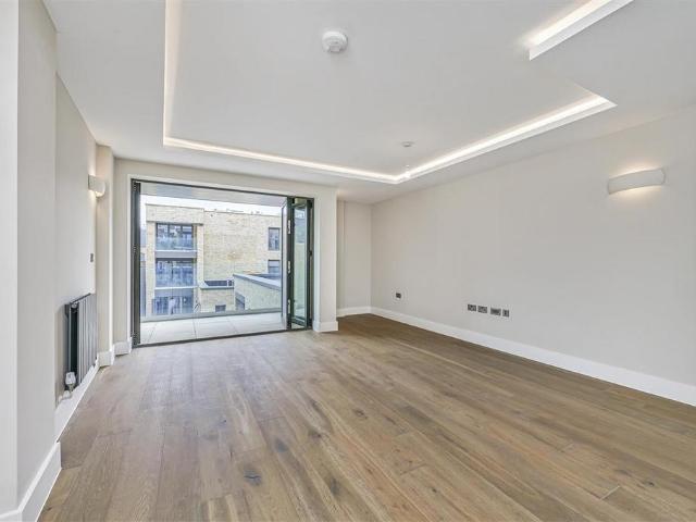 Flat for sale in London Borough of Hammersmith and Fulham, Greater London