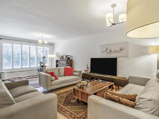 Flat for sale in Putney, Greater London