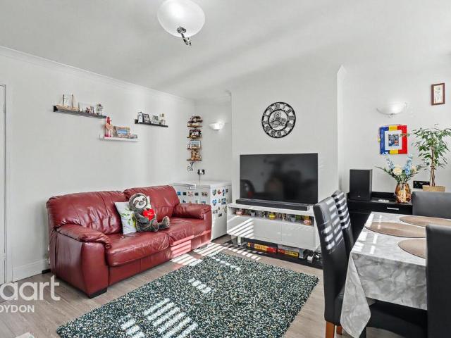 Flat for sale in London Borough of Croydon, Greater London