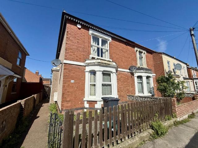 Flat for sale in Gloucester, Gloucestershire