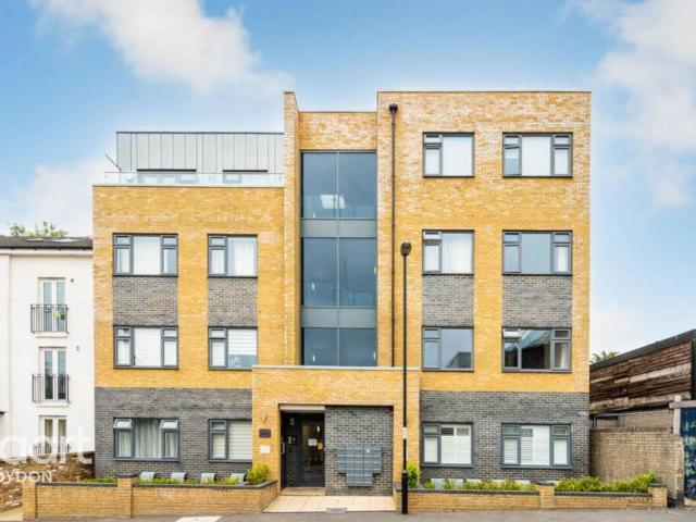 Flat for sale in London Borough of Croydon, Isle Of Man