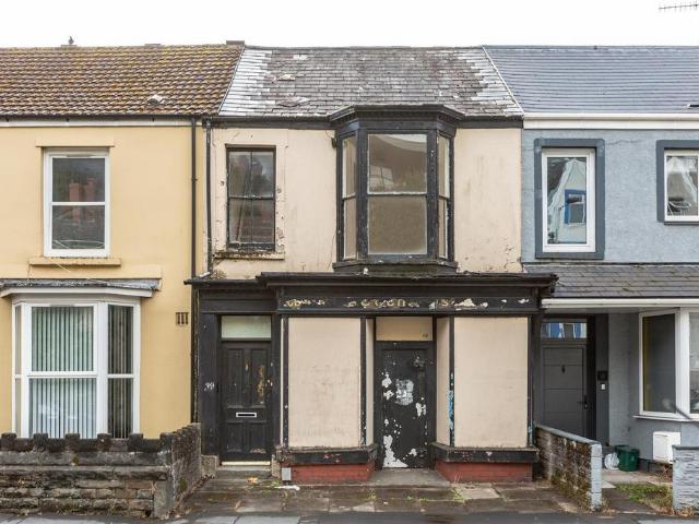 Flat for sale in Nangreaves, Wales
