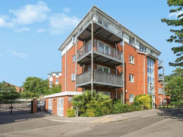 Flat for rent in Streatham Hill, Greater London