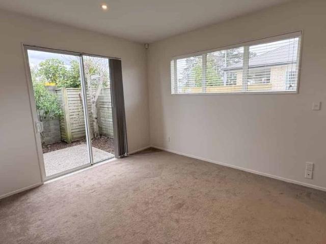 Townhouse for rent in Howick, Oroua County