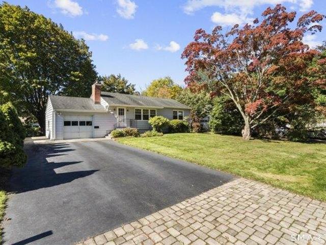 House for sale in Branford Center, Branford