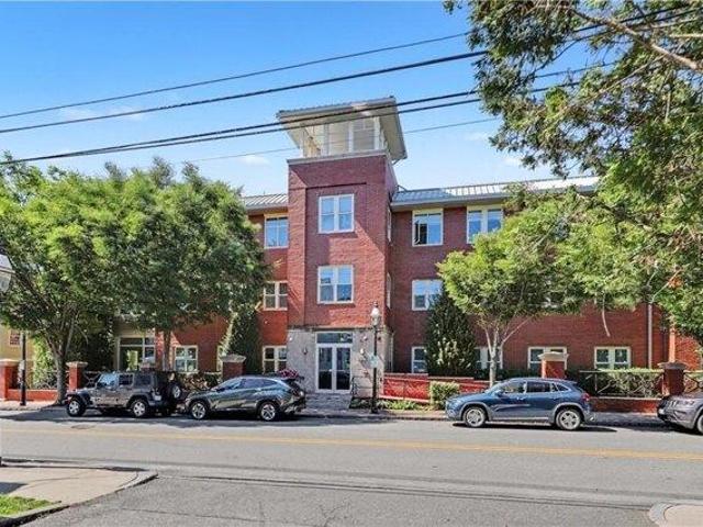 Condo for sale in Bristol, Bristol County