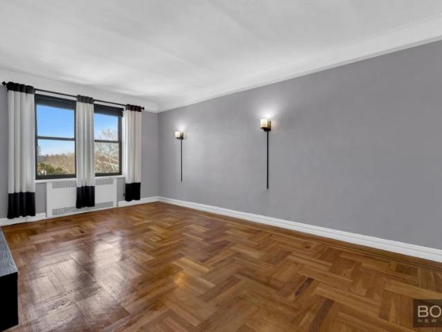 Apartment for sale in The Bronx, Arverne