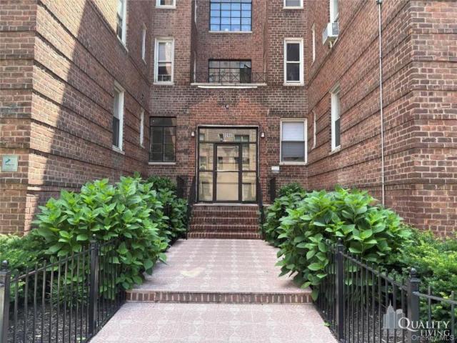 Apartment for sale in The Bronx, Arverne