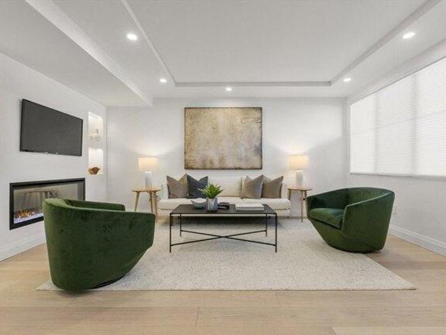 Condo for sale in Brookline