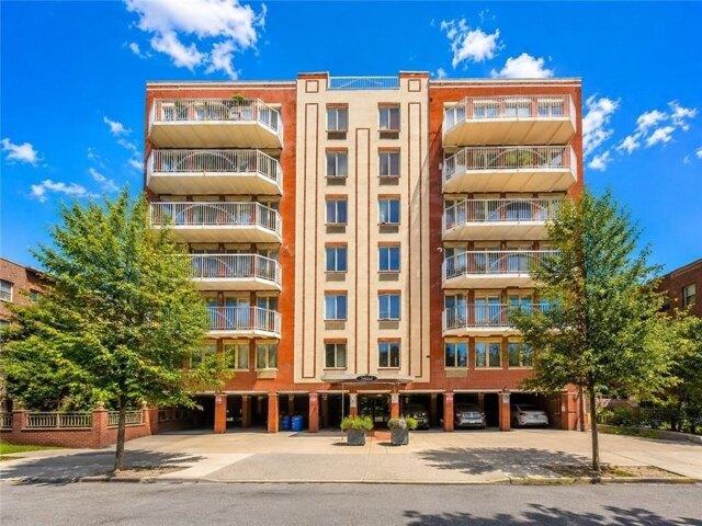 Condo for sale in Arverne, New York