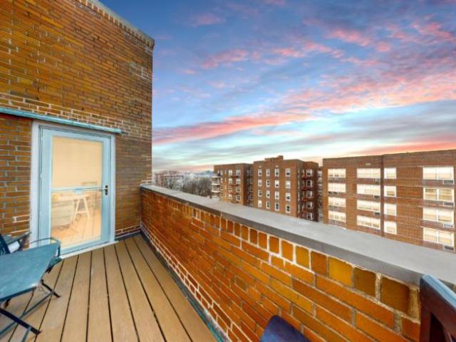 Apartment for sale in Arverne, New York