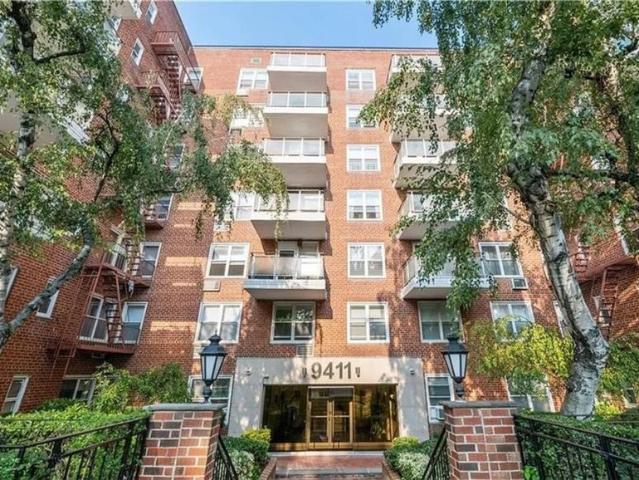 Apartment for sale in Arverne, New York
