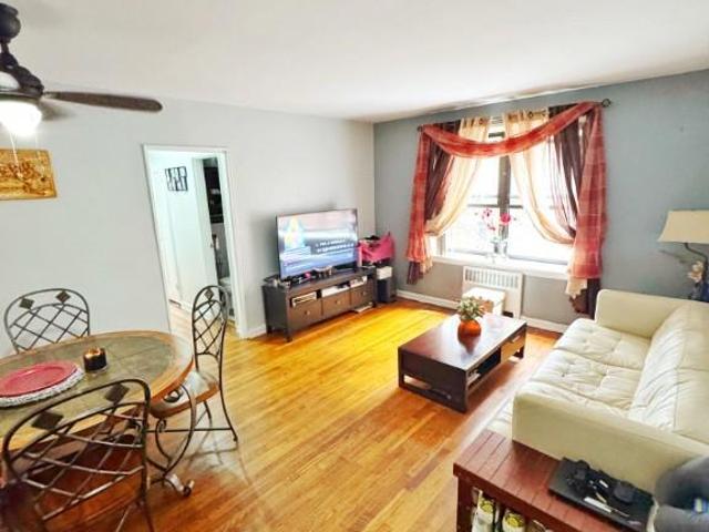 Apartment for sale in Arverne, New York