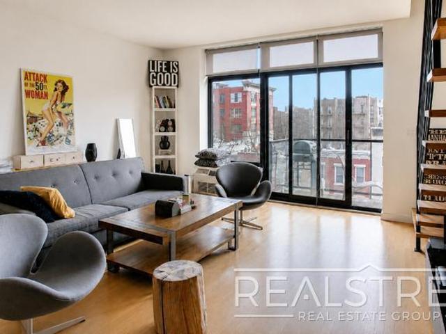 Apartment for sale in Arverne, New York