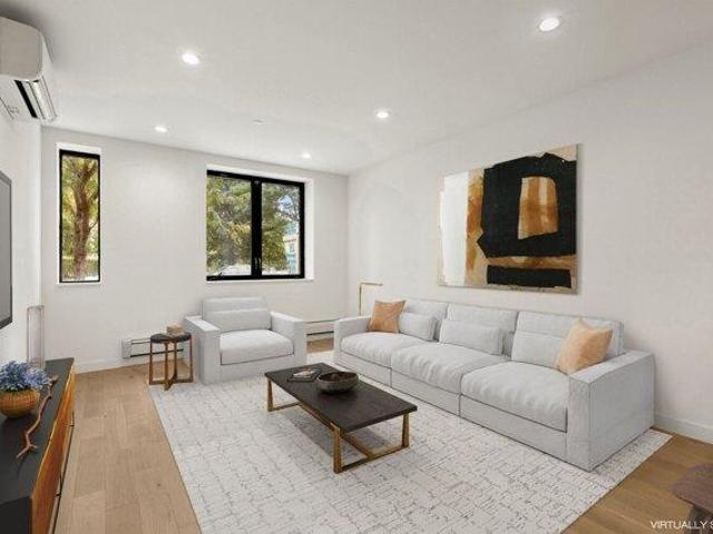 Apartment for sale in Arverne, New York