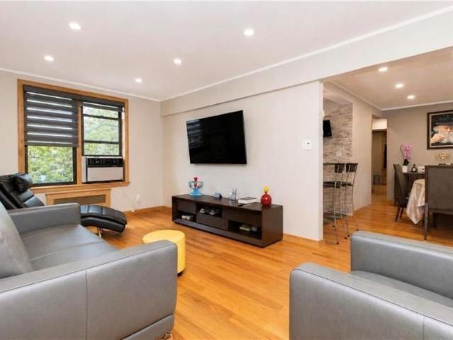 Apartment for sale in Arverne, New York