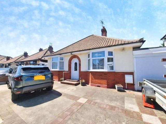 Bungalow for rent in Key Street, Suffolk