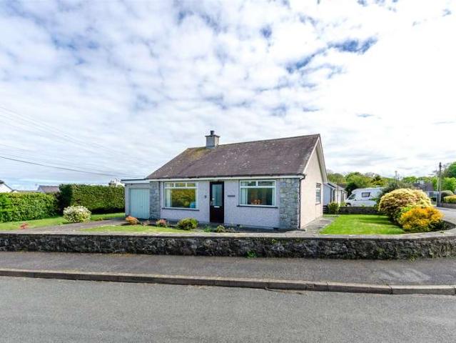 Bungalow for sale in Llanfair-Mathafarn-Eithaf, Benllech