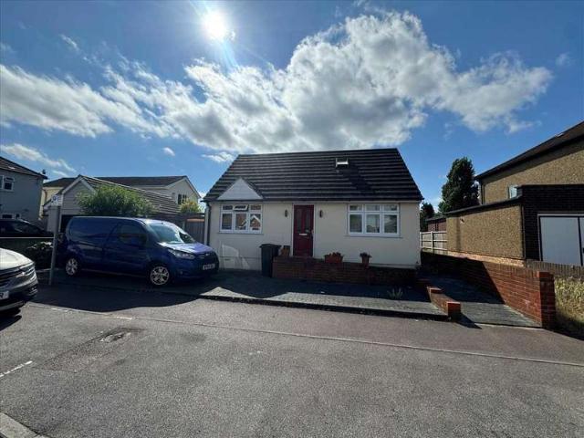 Bungalow for sale in Dagenham