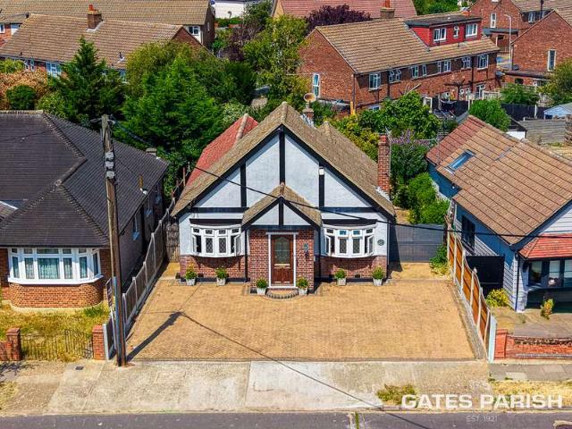 Bungalow for sale in Cranham, Greater London