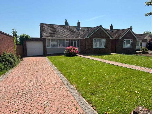 Bungalow for sale in St Albans, Five Acres