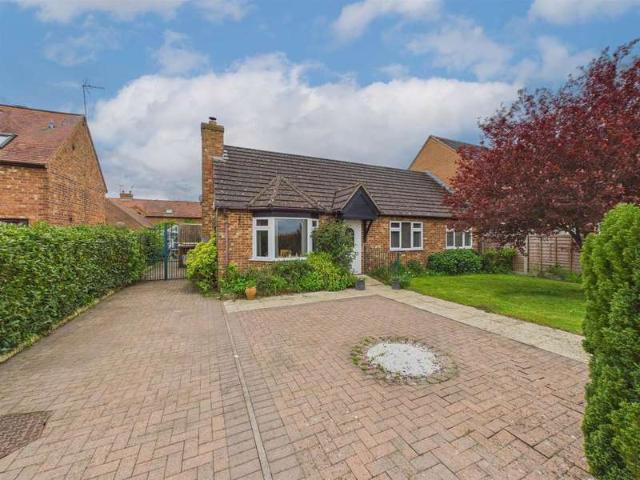 Bungalow for sale in Strensham, Crookhill