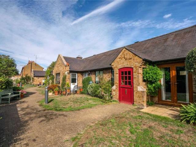 Bungalow for sale in London Borough of Richmond upon Thames, Greater London