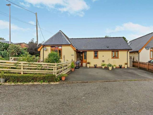 Bungalow for sale in Tafolwern, Wales