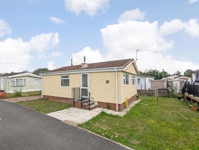 Park Home for sale in Hillview, Surrey
