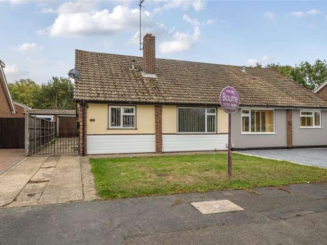 Bungalow for sale in Heol-las, Surrey