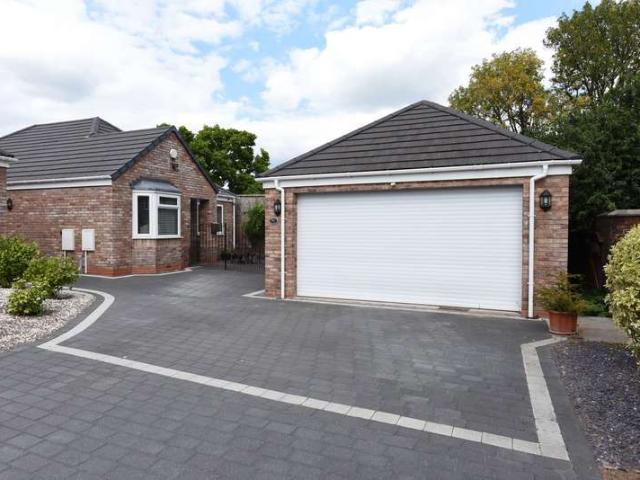 Bungalow for sale in Kingswinford, West Midlands
