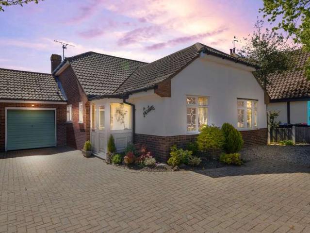 Bungalow for sale in Alton Barnes, Essex